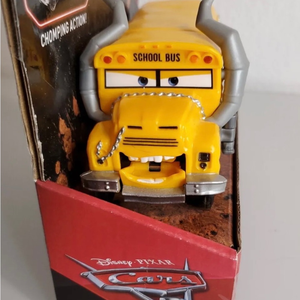 Disney Pixar Chomp & Chase Miss Fritter Cars 3 - Picture 2 of 5